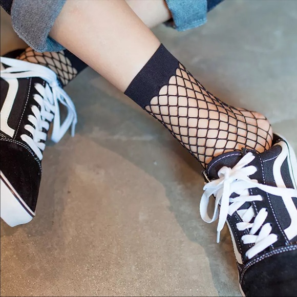 🆕 Fishnet Socks - Picture 2 of 3